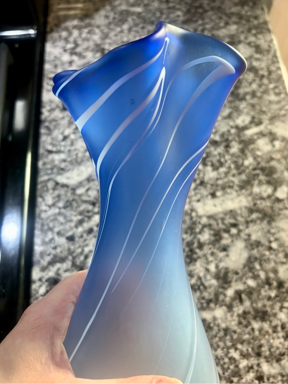 Mid-century Murano hand blown blue & white ruffle top vase - Picture 8 of 12